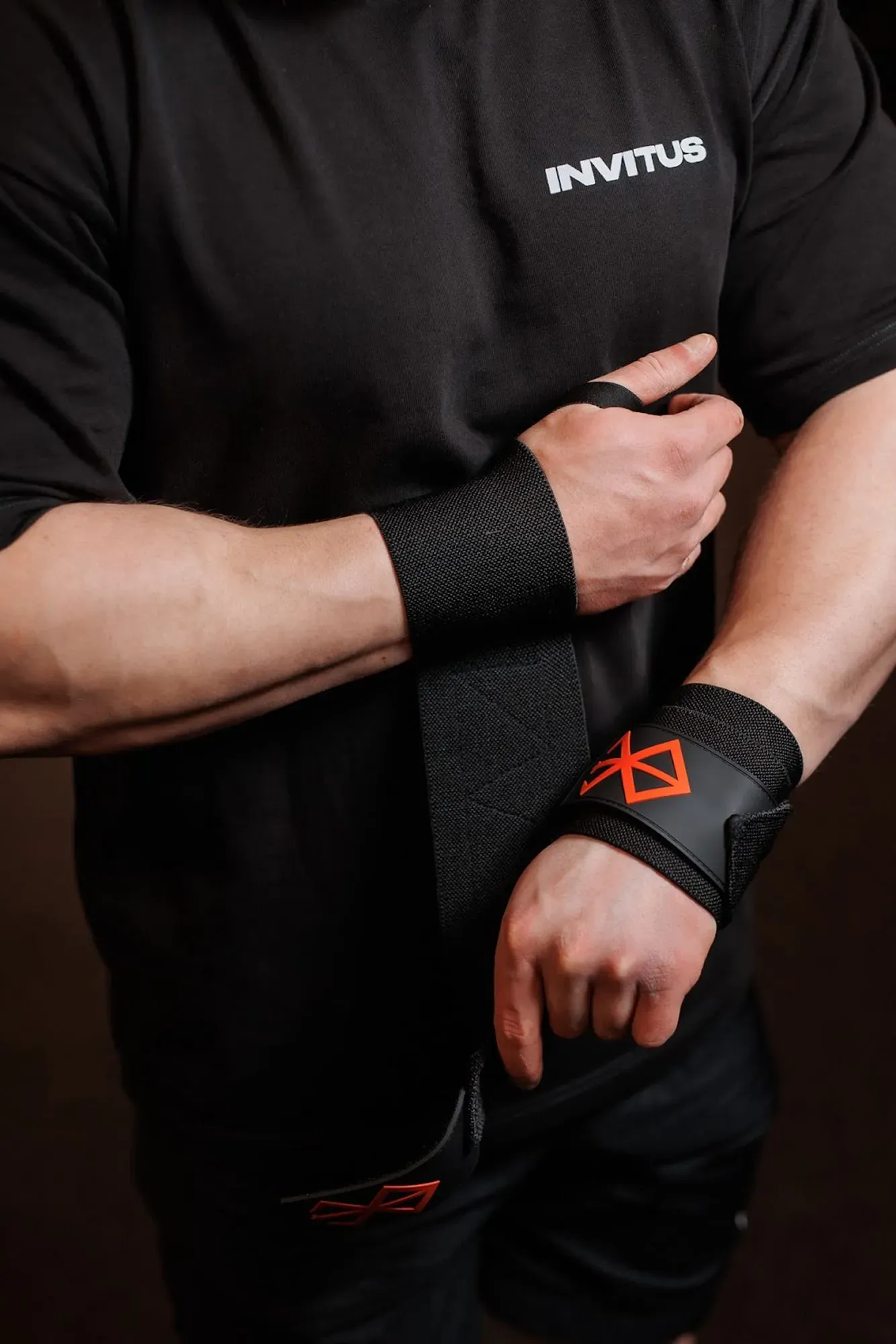 Berserk Wrist Wrap: замотуєшся перед робочим підходом, а не на весь тренувальний день.